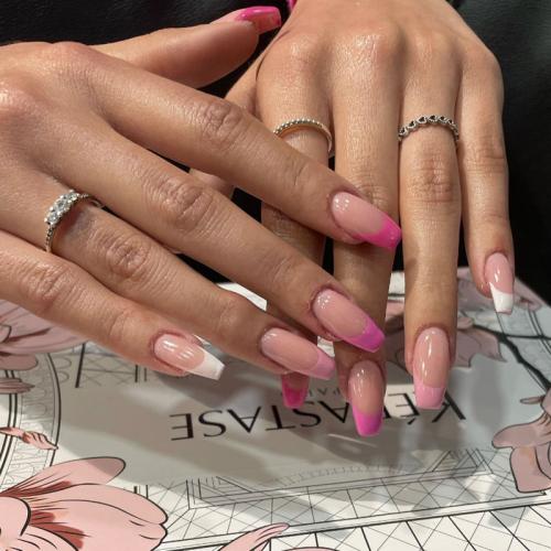 NAILS BAR